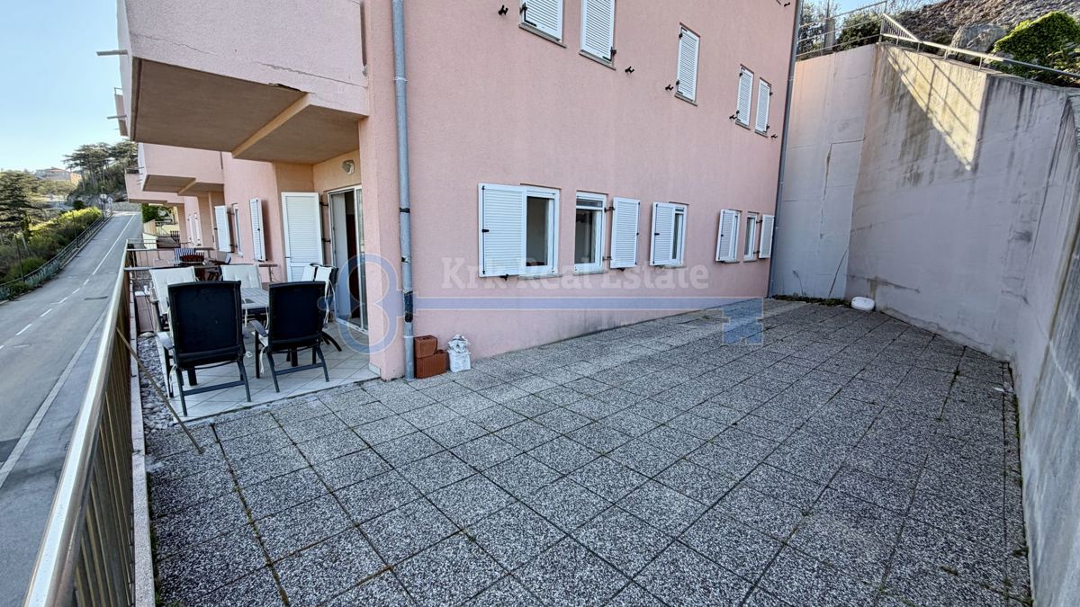 VRBNIK - APARTMA S POGLEDOM NA MORJE