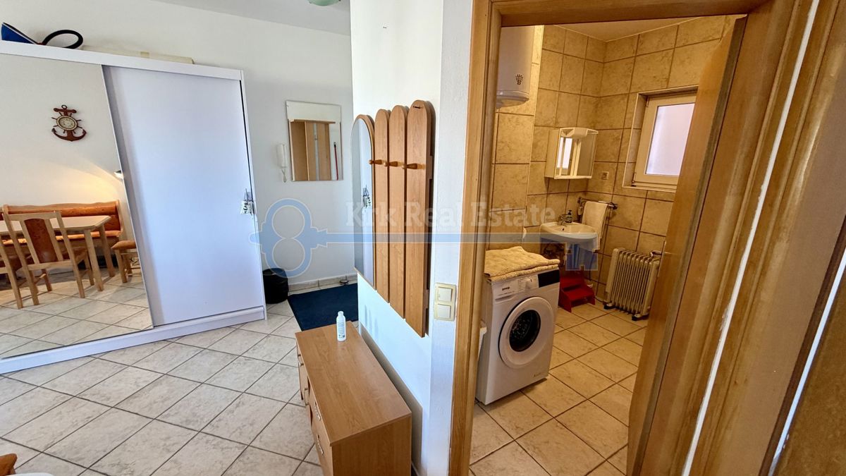 VRBNIK - APARTMA S POGLEDOM NA MORJE