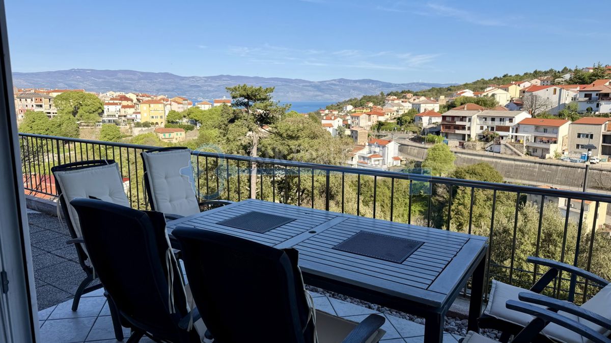 VRBNIK - APARTMA S POGLEDOM NA MORJE