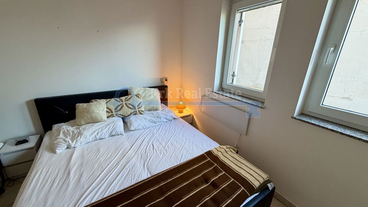 VRBNIK - APARTMA S POGLEDOM NA MORJE