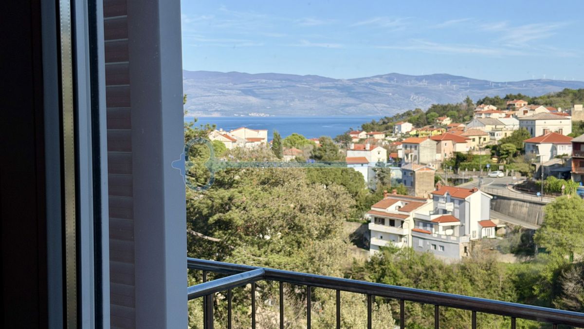 VRBNIK - APARTMA S POGLEDOM NA MORJE