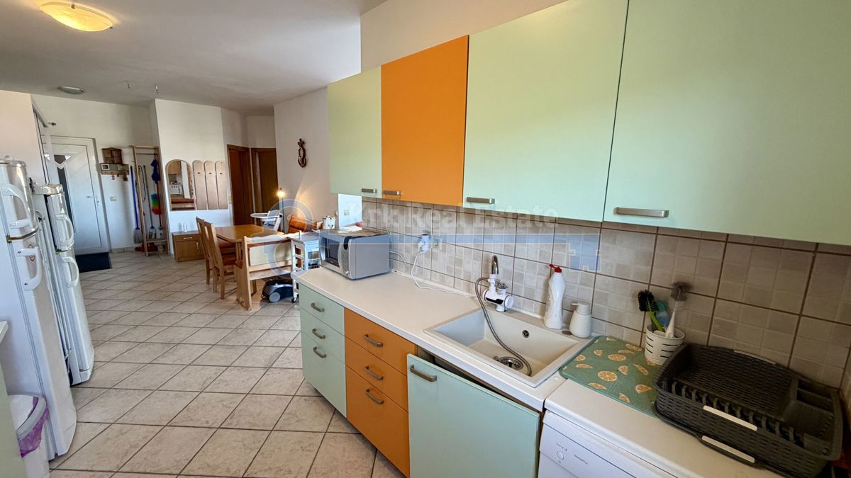 VRBNIK - APARTMA S POGLEDOM NA MORJE