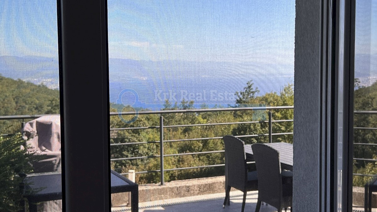 OPATIJA - SAMOSTOJNA HIŠA S POGLEDOM NA MORJE IN BAZENOM