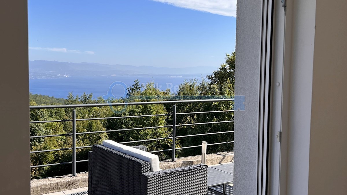 OPATIJA - SAMOSTOJNA HIŠA S POGLEDOM NA MORJE IN BAZENOM