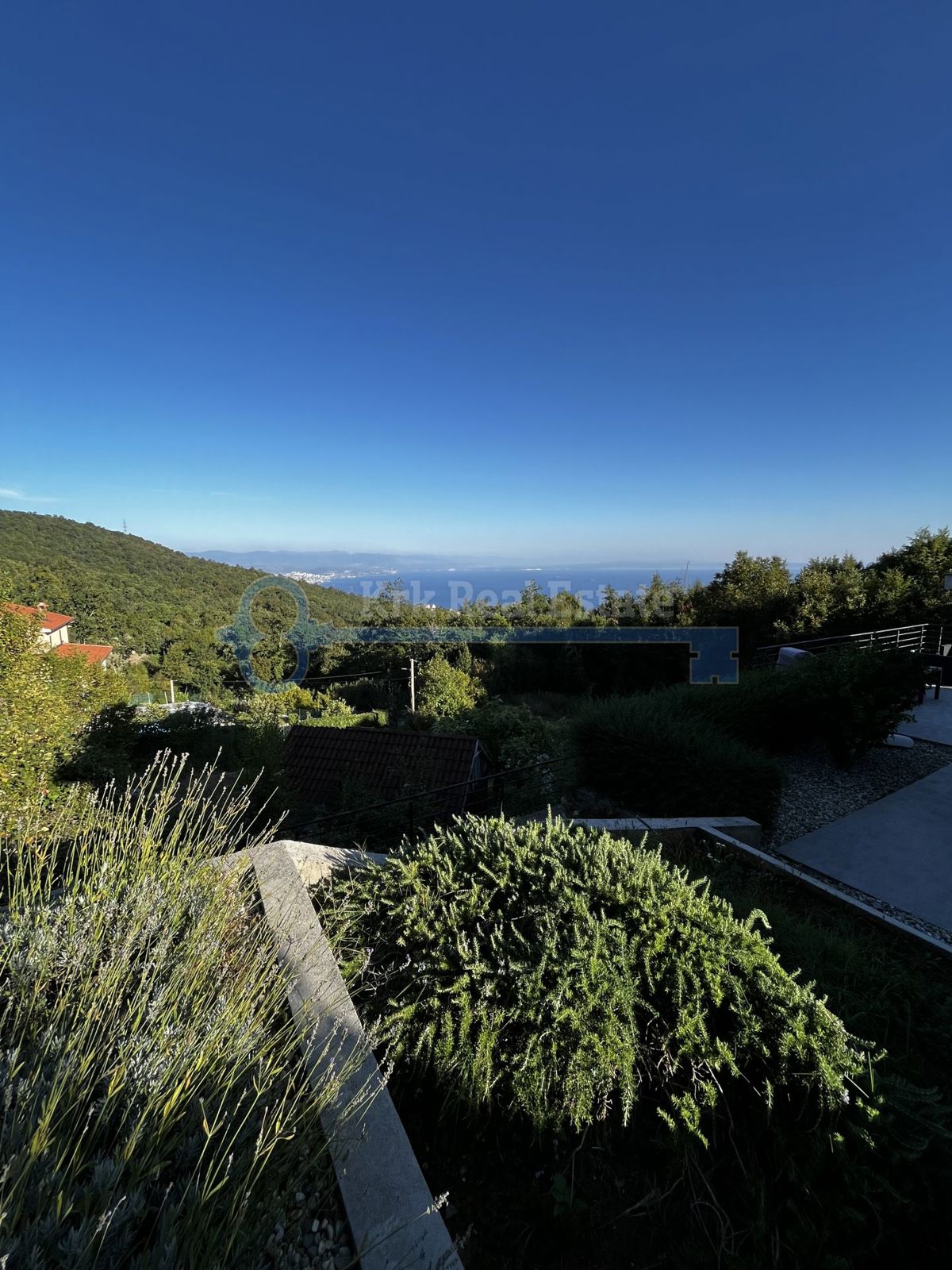 OPATIJA - SAMOSTOJNA HIŠA S POGLEDOM NA MORJE IN BAZENOM