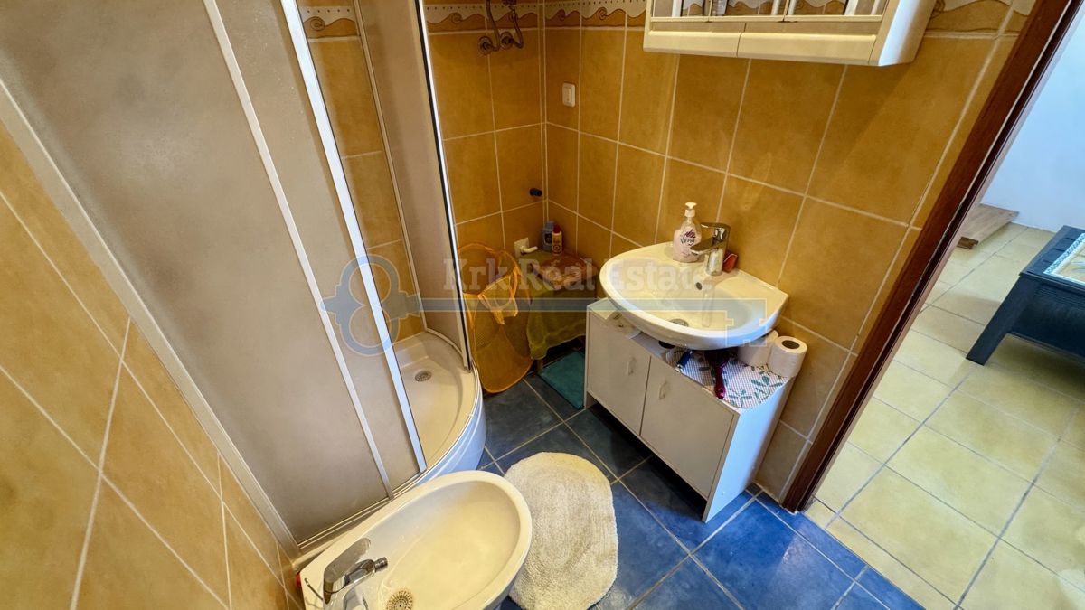 PUNAT - KAMNITA HIŠA Z DVEMA APARTMAJEMA