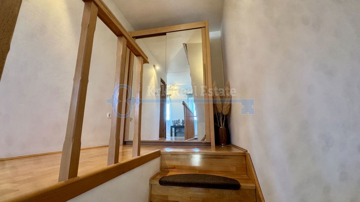 PUNAT - KAMNITA HIŠA Z DVEMA APARTMAJEMA