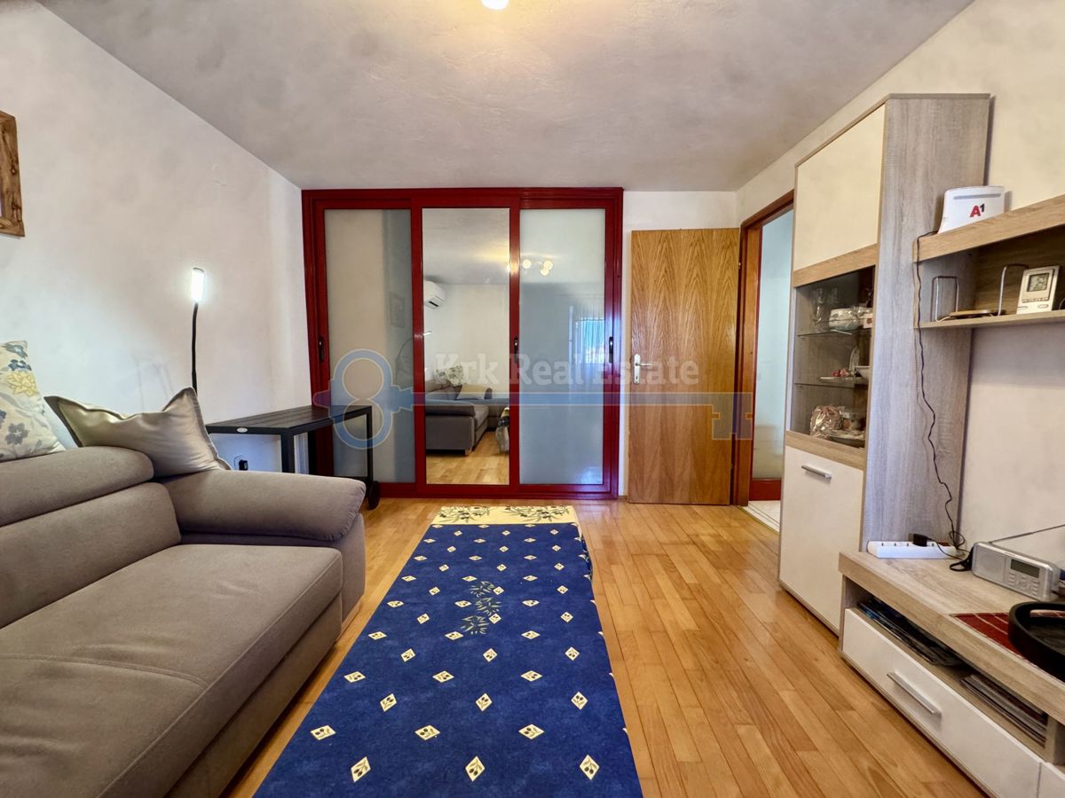 PUNAT - KAMNITA HIŠA Z DVEMA APARTMAJEMA