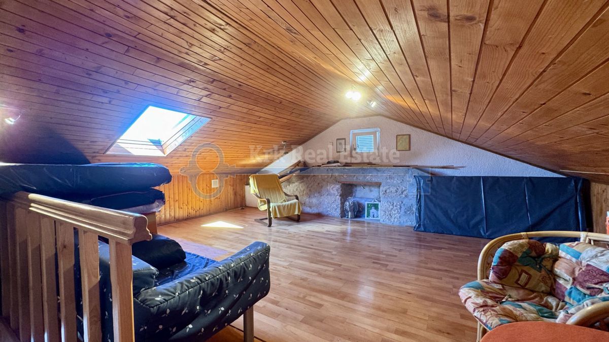 PUNAT - KAMNITA HIŠA Z DVEMA APARTMAJEMA