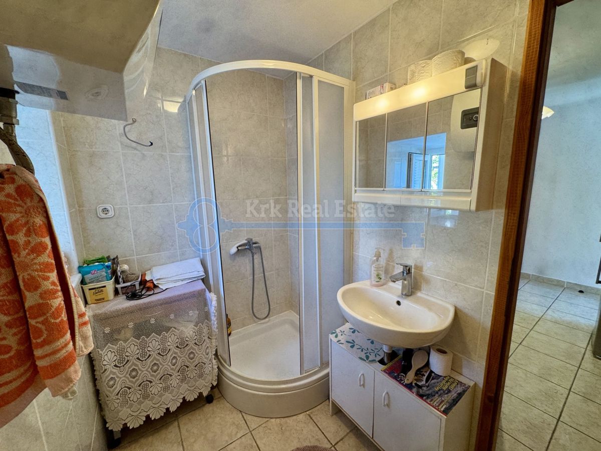 PUNAT - KAMNITA HIŠA Z DVEMA APARTMAJEMA