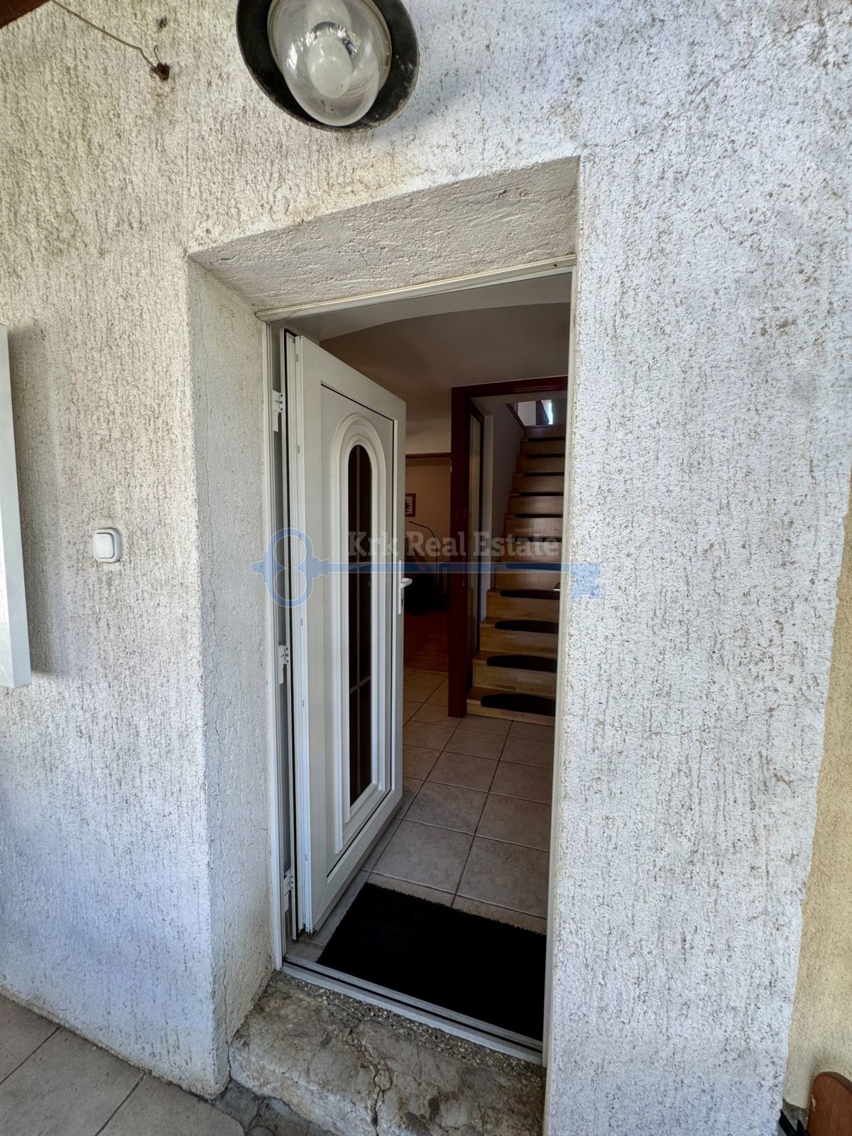 PUNAT - KAMNITA HIŠA Z DVEMA APARTMAJEMA