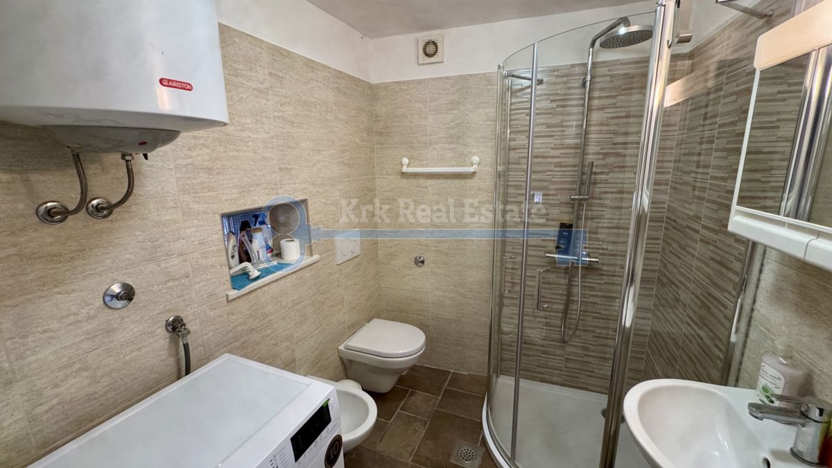 PUNAT - KAMNITA HIŠA Z DVEMA APARTMAJEMA