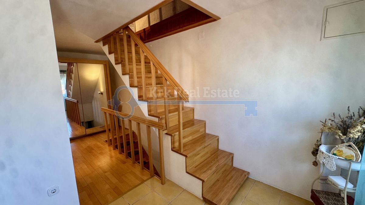 PUNAT - KAMNITA HIŠA Z DVEMA APARTMAJEMA