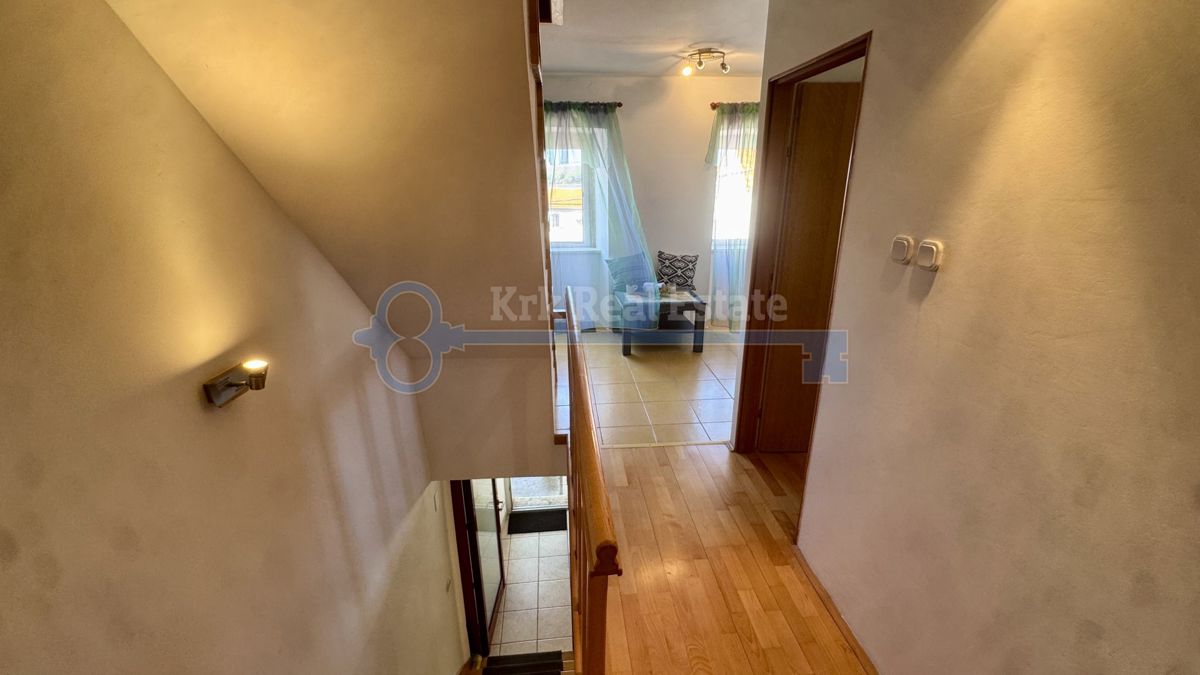 PUNAT - KAMNITA HIŠA Z DVEMA APARTMAJEMA
