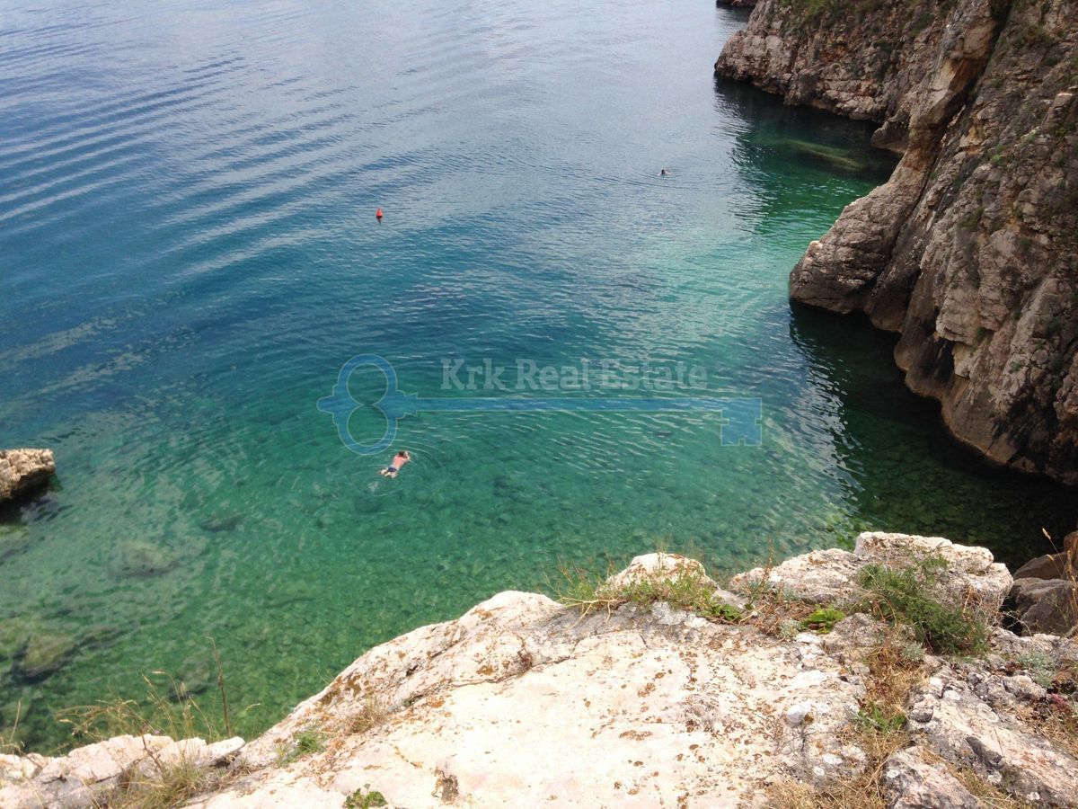 KRK-VRBNIK-SAMOSTOJNA KAMNITA HIŠA NA EDINSTVENI LOKACIJI NAD MORJEM