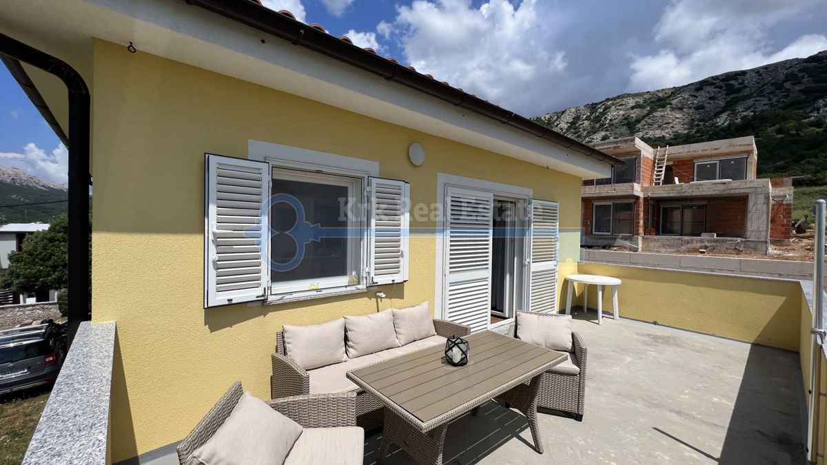 DRAGA BAŠĆANSKA - SAMOSTOJNA HIŠA Z LEPIM DVORIŠČEM
