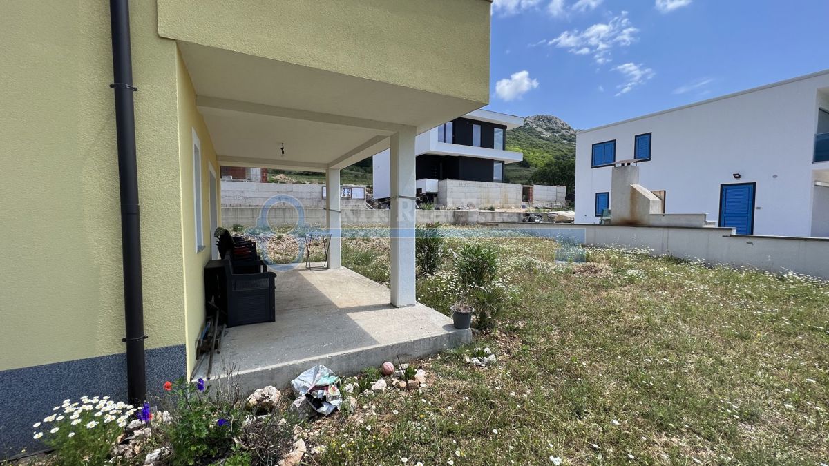 DRAGA BAŠĆANSKA - SAMOSTOJNA HIŠA Z LEPIM DVORIŠČEM