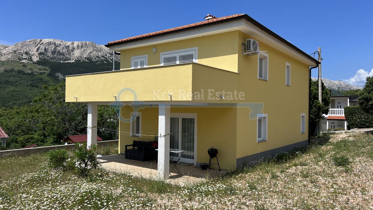 DRAGA BAŠĆANSKA - SAMOSTOJNA HIŠA Z LEPIM DVORIŠČEM