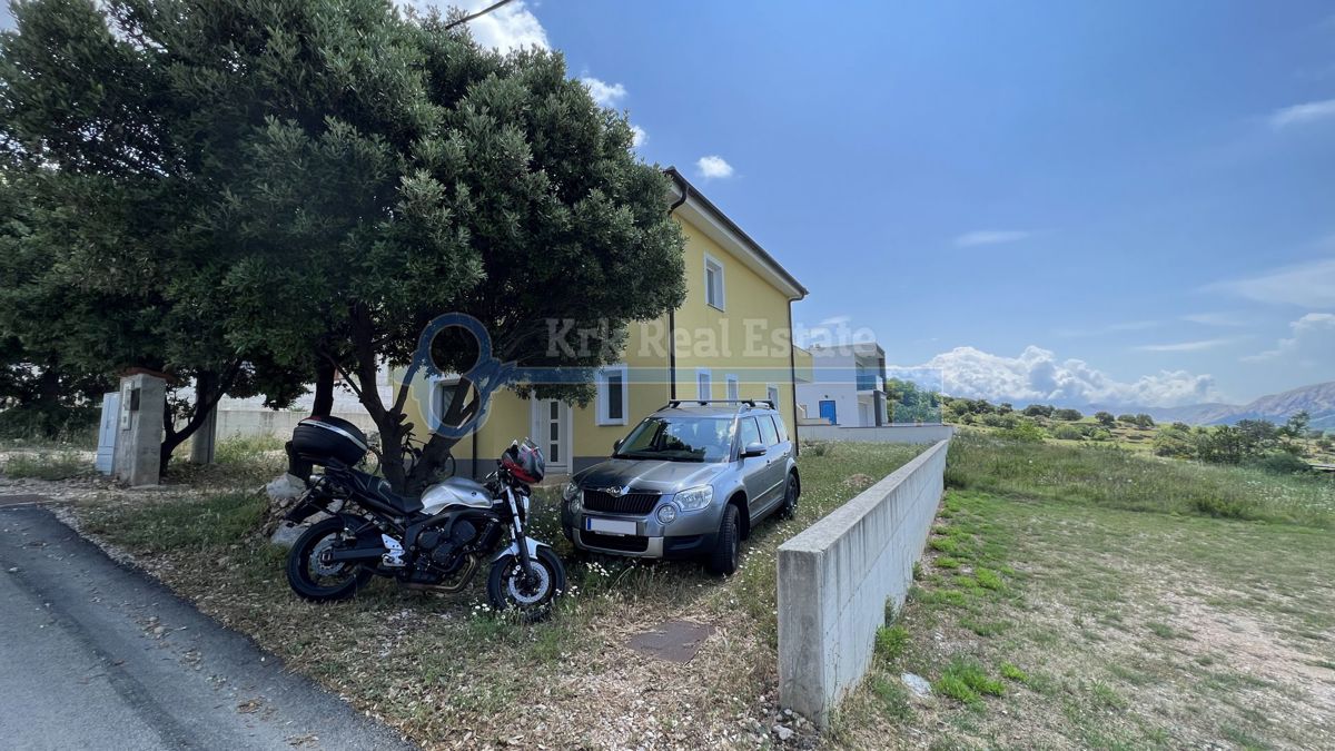 DRAGA BAŠĆANSKA - SAMOSTOJNA HIŠA Z LEPIM DVORIŠČEM