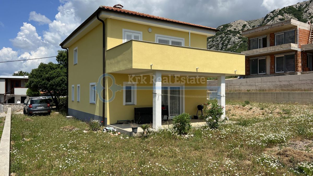 DRAGA BAŠĆANSKA - SAMOSTOJNA HIŠA Z LEPIM DVORIŠČEM