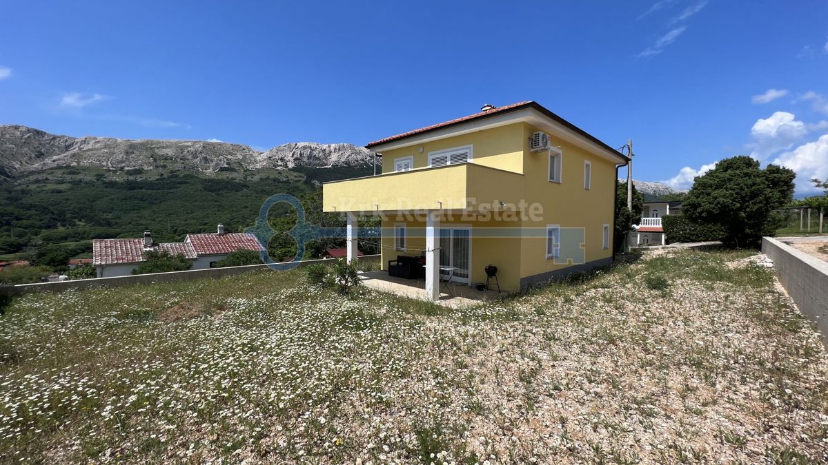 DRAGA BAŠĆANSKA - SAMOSTOJNA HIŠA Z LEPIM DVORIŠČEM