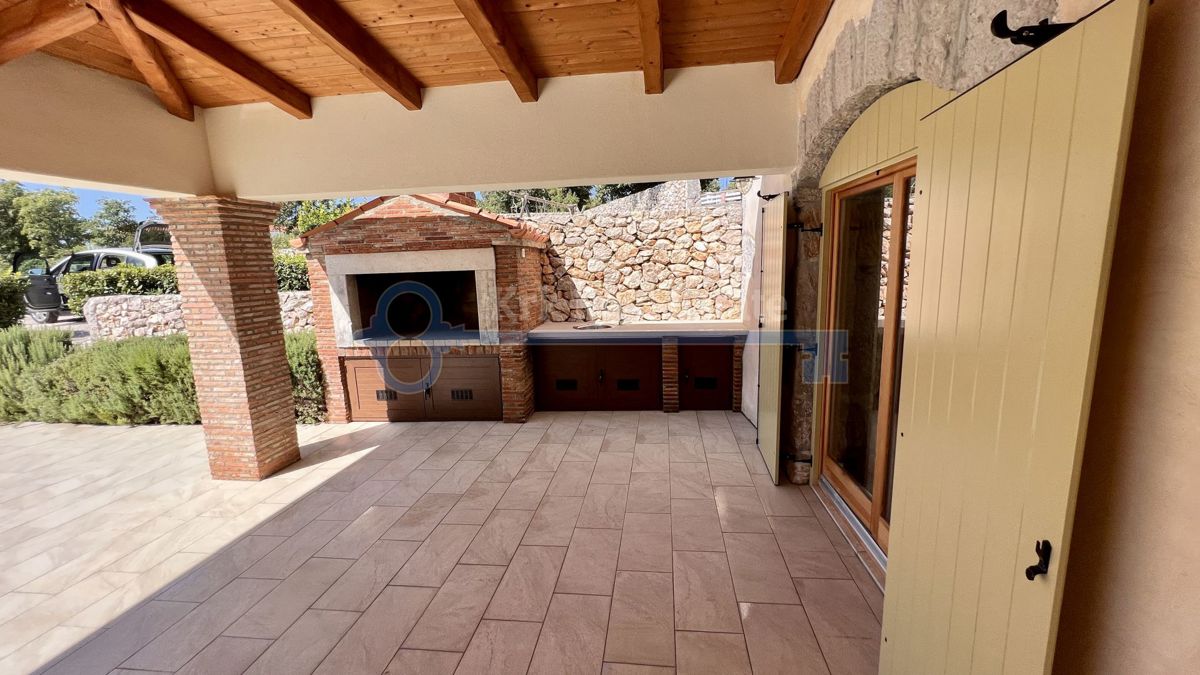 GARICA - SAMOSTOJEČA VILA Z BAZENOM