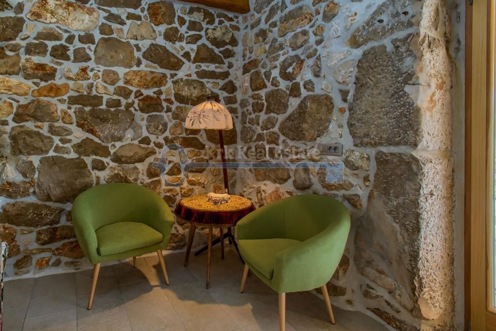 GARICA - SAMOSTOJEČA VILA Z BAZENOM