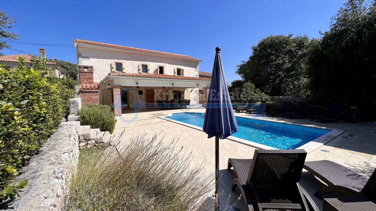 GARICA - SAMOSTOJEČA VILA Z BAZENOM