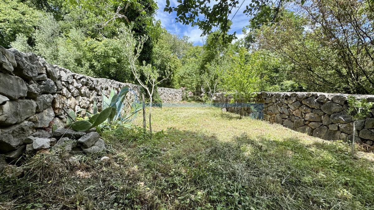GOSTINJAC - SAMOSTOJNA HIŠA Z DVEMA STANOVANJSKIMA ENOTOMA