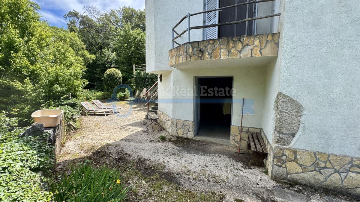 GOSTINJAC - SAMOSTOJNA HIŠA Z DVEMA STANOVANJSKIMA ENOTOMA