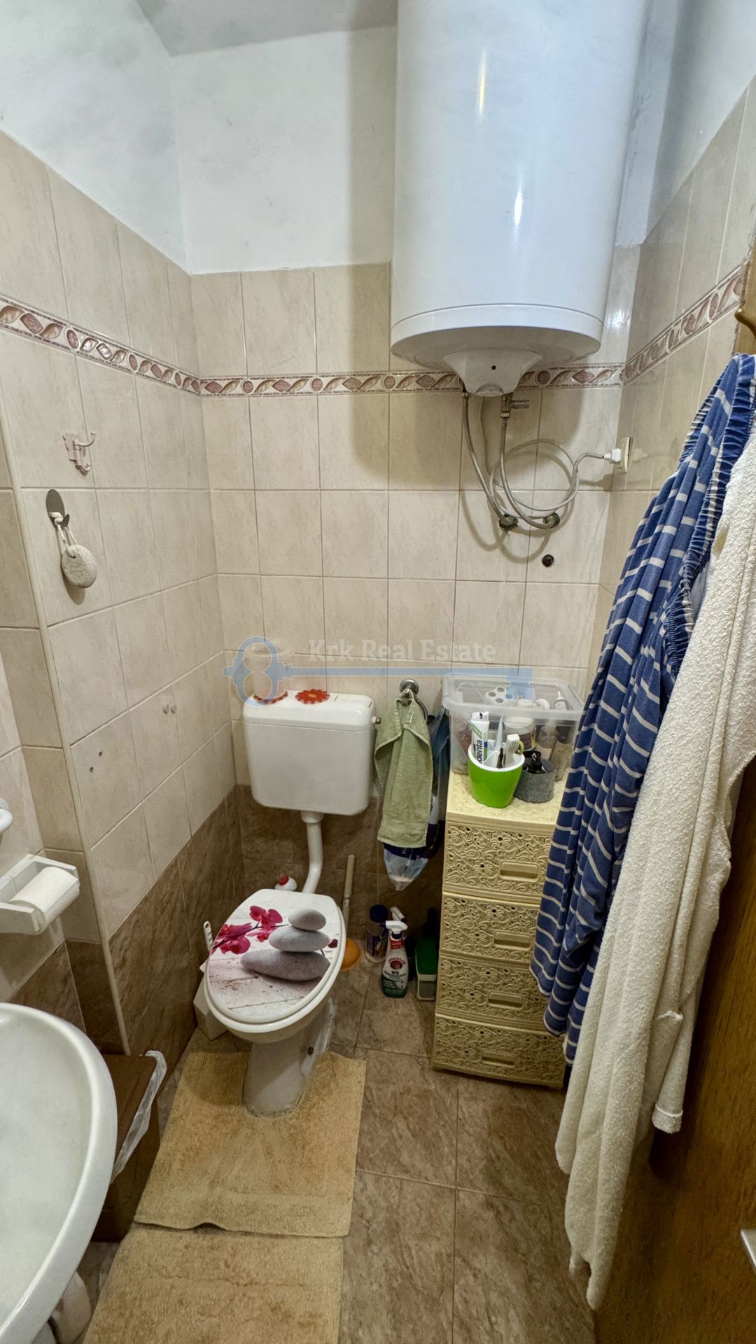 KRK - HIŠA S TREM STANOVALNIMI ENOTAMI V BLIŽINI CENTRA