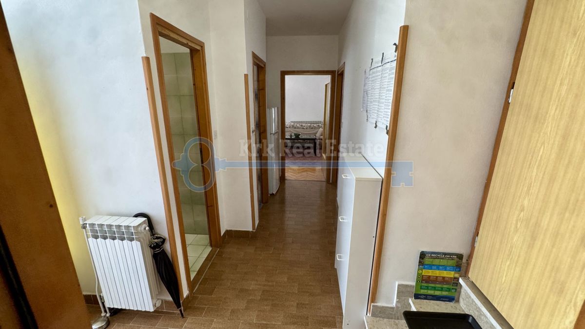 KRK - HIŠA S TREM STANOVALNIMI ENOTAMI V BLIŽINI CENTRA