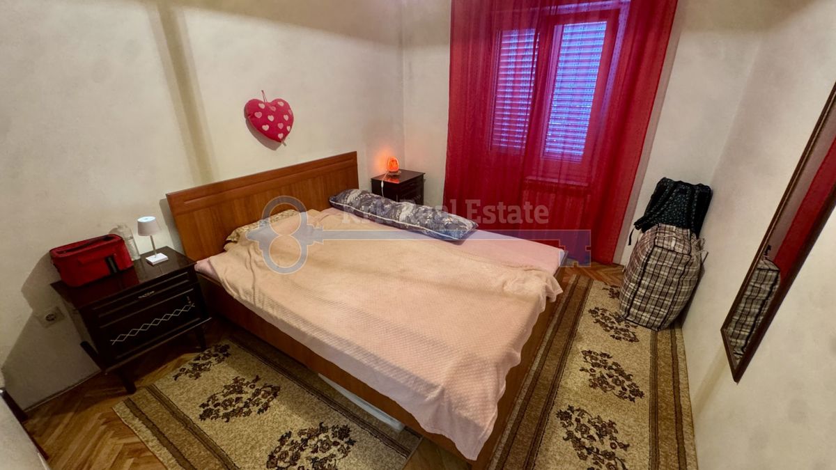 KRK - HIŠA S TREM STANOVALNIMI ENOTAMI V BLIŽINI CENTRA