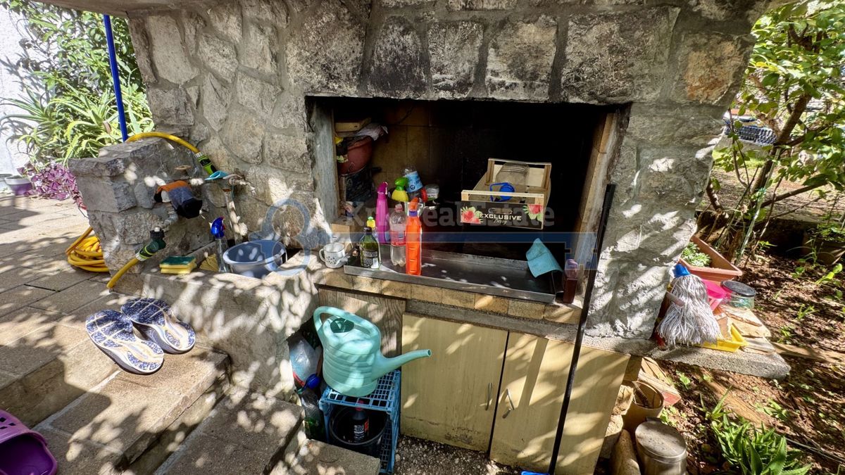 KRK - HIŠA S TREM STANOVALNIMI ENOTAMI V BLIŽINI CENTRA