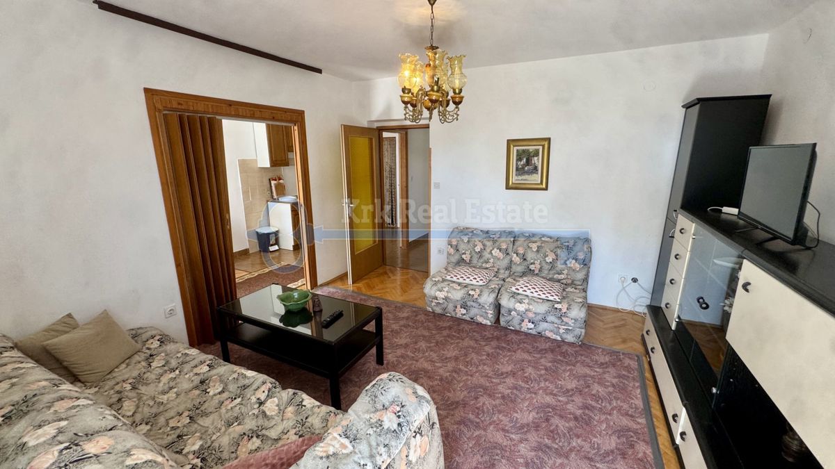 KRK - HIŠA S TREM STANOVALNIMI ENOTAMI V BLIŽINI CENTRA