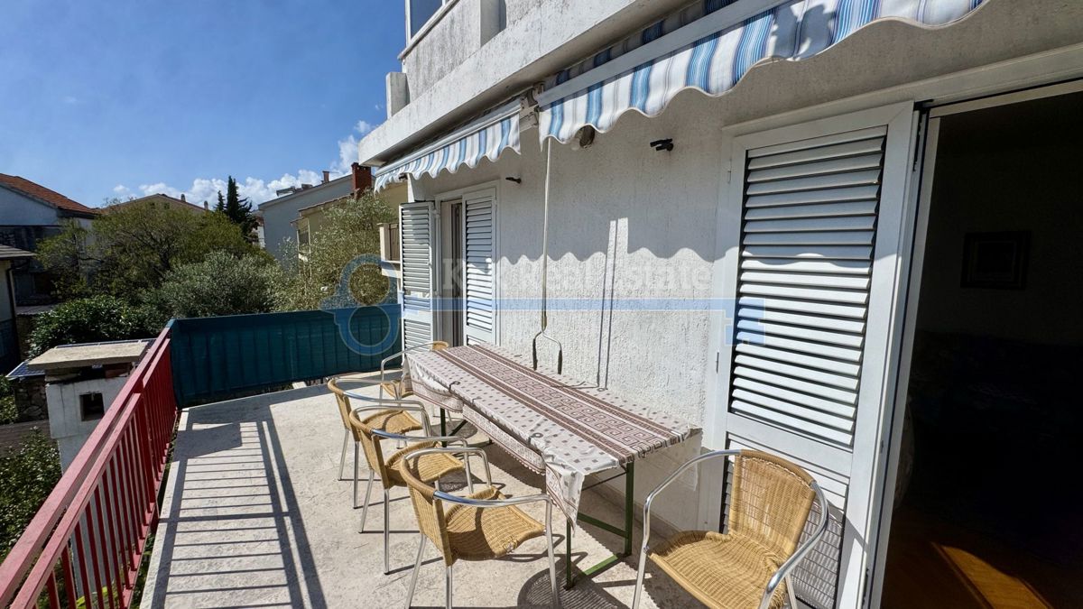 KRK - HIŠA S TREM STANOVALNIMI ENOTAMI V BLIŽINI CENTRA