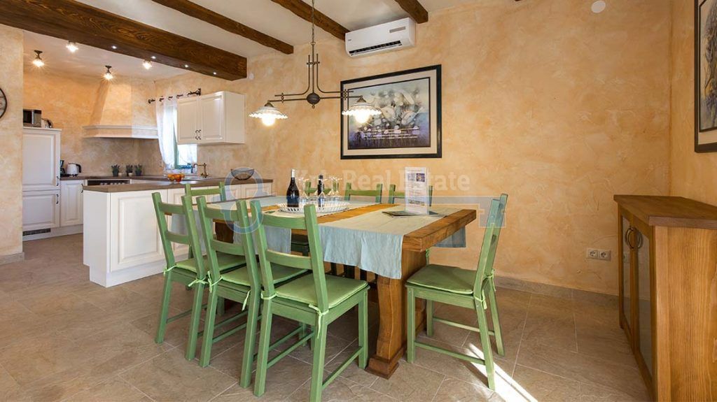 Hiša Kras, Dobrinj, 219,20m2