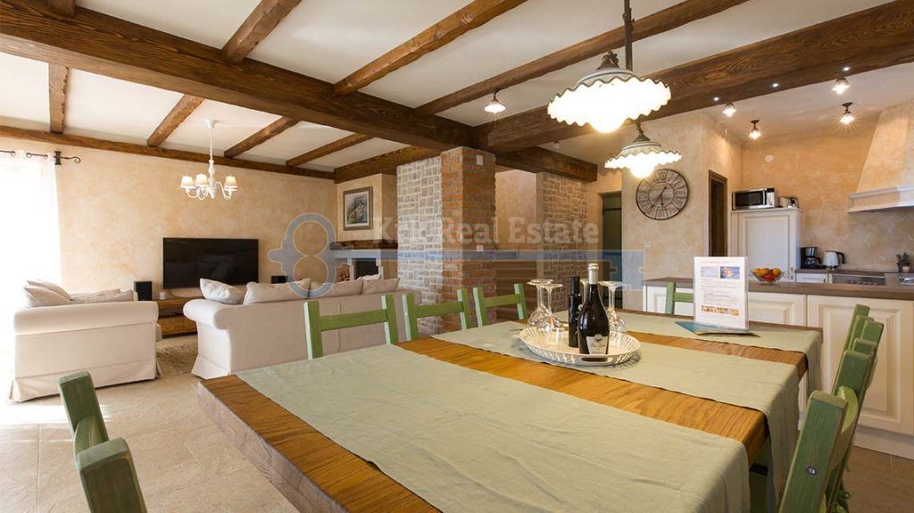 Hiša Kras, Dobrinj, 219,20m2