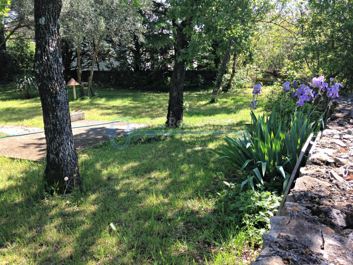 SAMOSTOJNA HIŠA NA ODLIČNI LOKACIJI S PRELEPIM VRTOM