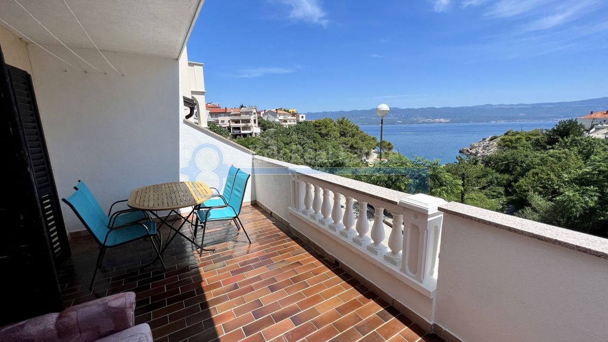 VRBNIK - APARTMAJSKA HIŠA Z ODPRTIM POGLEDOM NA MORJE