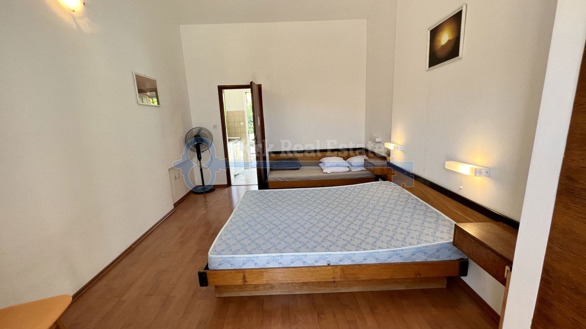 VRBNIK - APARTMAJSKA HIŠA Z ODPRTIM POGLEDOM NA MORJE
