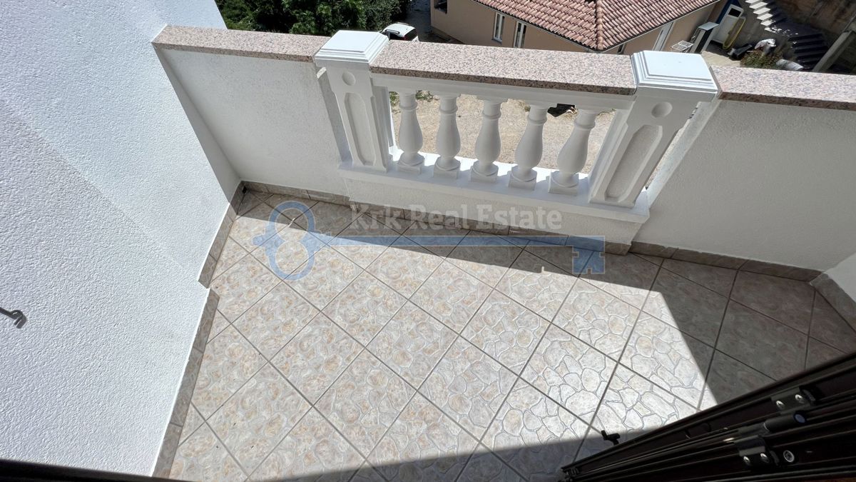 VRBNIK - APARTMAJSKA HIŠA Z ODPRTIM POGLEDOM NA MORJE