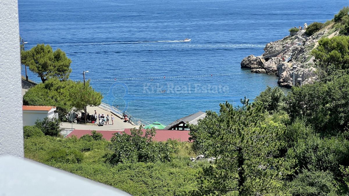 VRBNIK - APARTMAJSKA HIŠA Z ODPRTIM POGLEDOM NA MORJE
