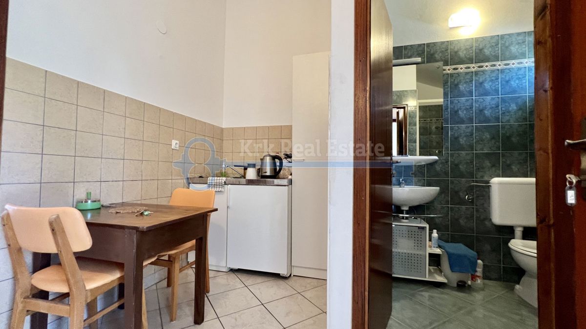 VRBNIK - APARTMAJSKA HIŠA Z ODPRTIM POGLEDOM NA MORJE