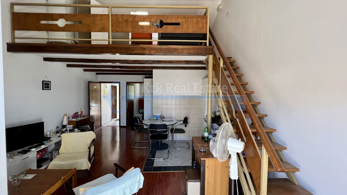 VRBNIK - APARTMAJSKA HIŠA Z ODPRTIM POGLEDOM NA MORJE