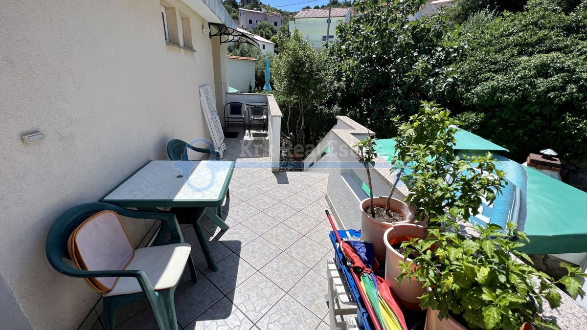 VRBNIK - APARTMAJSKA HIŠA Z ODPRTIM POGLEDOM NA MORJE
