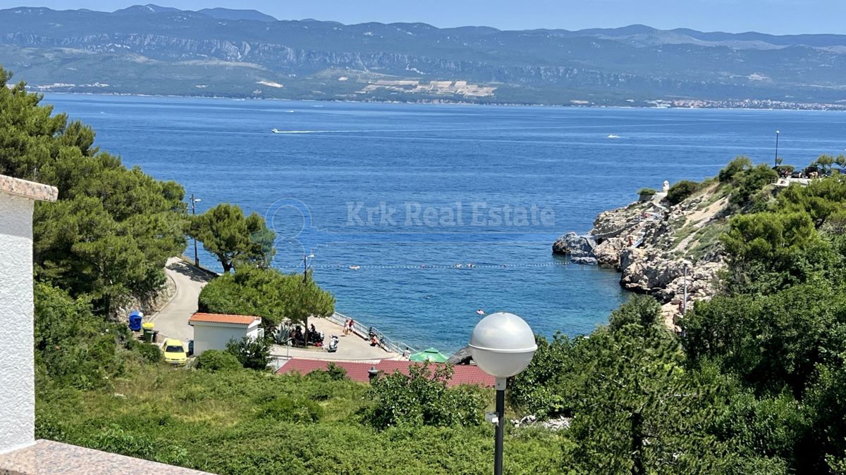 VRBNIK - APARTMAJSKA HIŠA Z ODPRTIM POGLEDOM NA MORJE