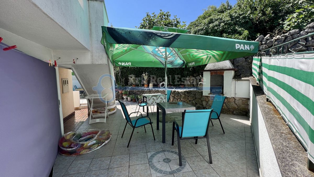 VRBNIK - APARTMAJSKA HIŠA Z ODPRTIM POGLEDOM NA MORJE