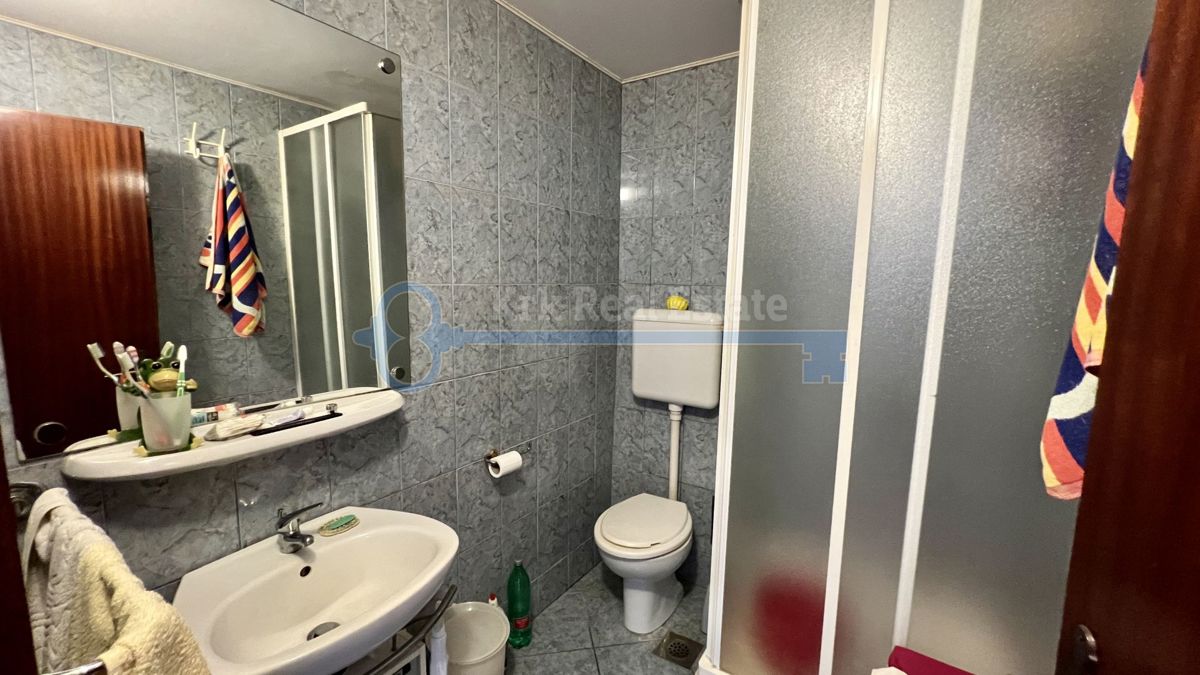 VRBNIK - APARTMAJSKA HIŠA Z ODPRTIM POGLEDOM NA MORJE