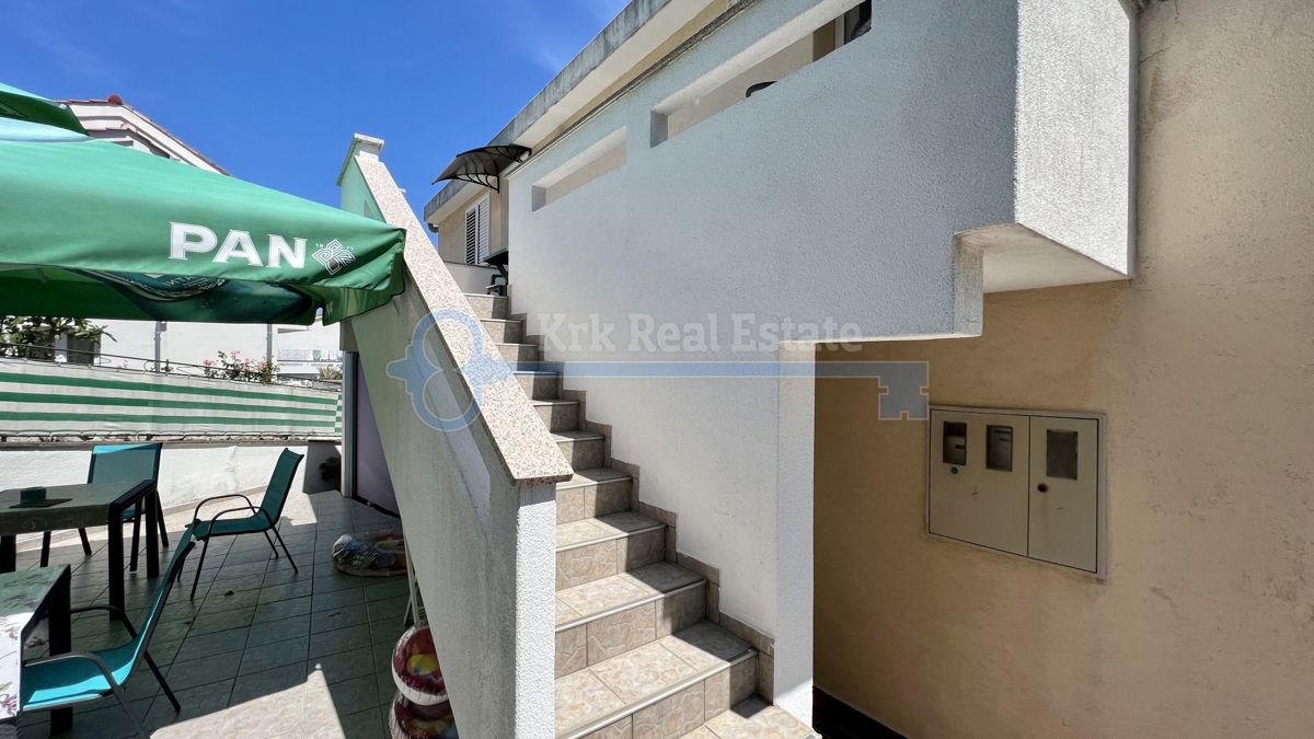VRBNIK - APARTMAJSKA HIŠA Z ODPRTIM POGLEDOM NA MORJE